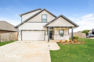 11409 NW 100th Ct in Yukon, OK - Building Photo