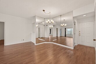 2211 S Braeswood Blvd in Houston, TX - Building Photo - Building Photo