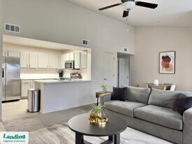 301 Towne Center Dr in Belton, MO - Building Photo