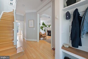 21 V St NE in Washington, DC - Building Photo
