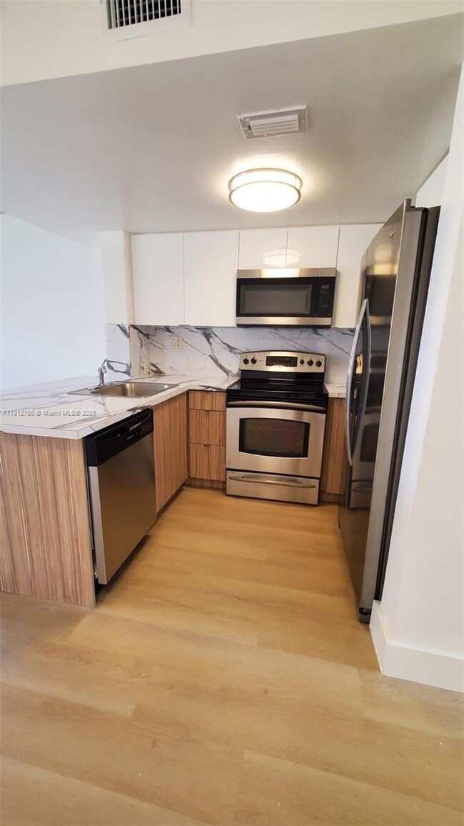 8660 NW 5th Terrace in Miami, FL - Building Photo - Building Photo