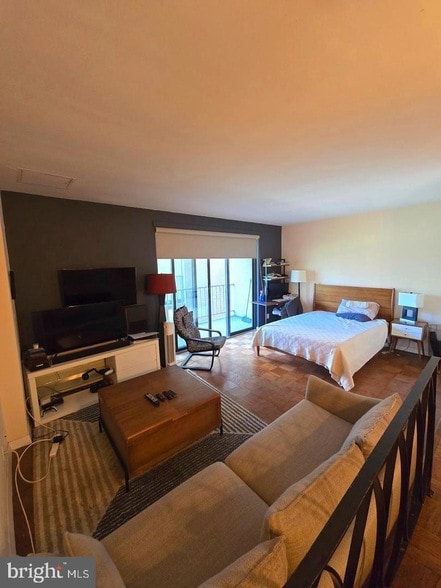 2201 L St NW, Unit 820 in Washington, DC - Building Photo - Building Photo