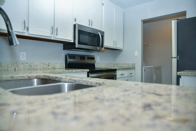 4889 Old Bainbridge Rd in Tallahassee, FL - Building Photo - Building Photo