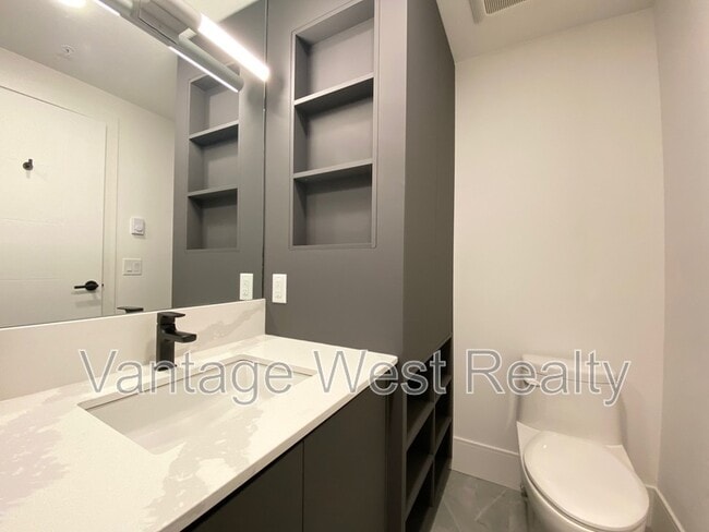 720-720 K. L. O. Rd in Kelowna, BC - Building Photo - Building Photo