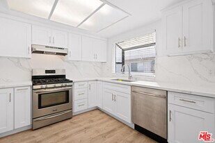 7904 Topanga Canyon Blvd in Los Angeles, CA - Building Photo