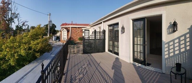 12 W Abington Ave, Unit 1 in Philadelphia, PA - Building Photo - Building Photo