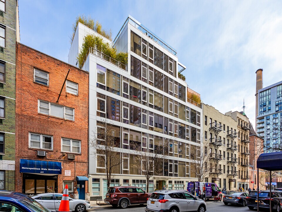 433 E 74th St in New York, NY - Building Photo