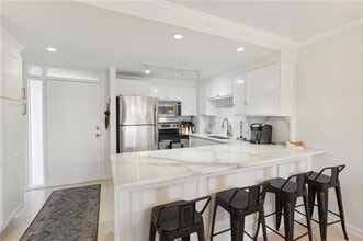 3915 St Charles Ave, Unit 503 in New Orleans, LA - Foto de edificio - Building Photo