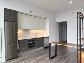 222 W Hubbard St, Unit 1101 in Chicago, IL - Building Photo - Building Photo
