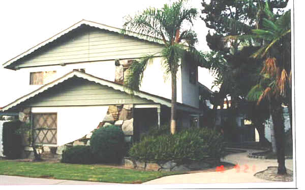 Knottwood Apartments in Anaheim, CA - Building Photo - Building Photo