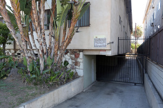 Oxford Terrace Apartments in Los Angeles, CA - Building Photo - Building Photo