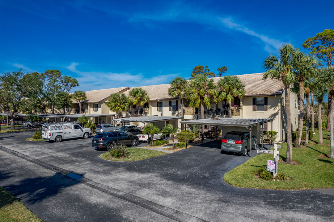 Mission Lakes in Venice, FL - Building Photo