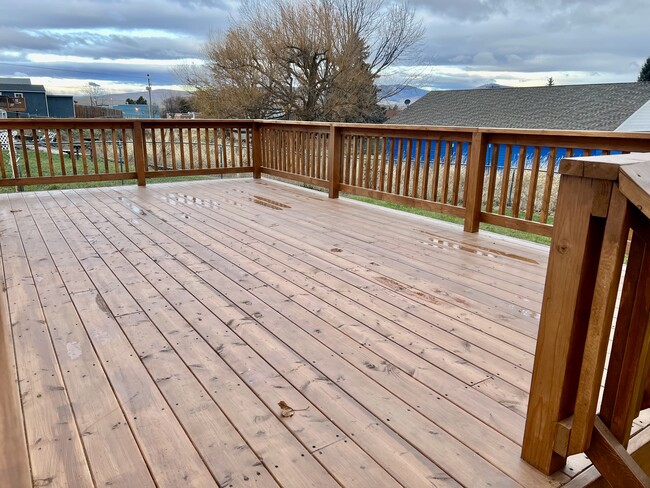 property at 110 Island View Dr