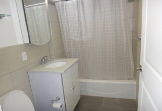 521 W 48th St in New York, NY - Building Photo - Building Photo
