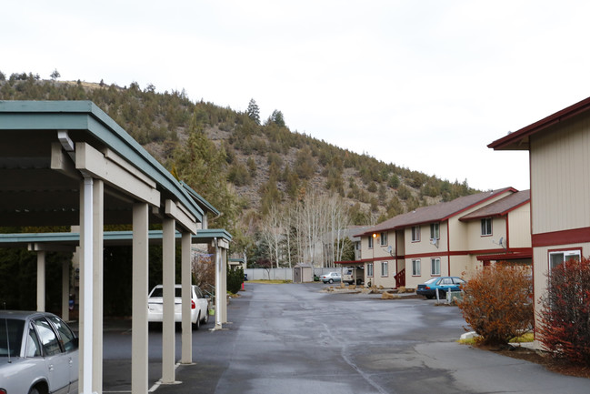 Shadow Butte Apartments in Bend, OR - Building Photo - Building Photo