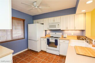 1075 Foxfire Ln in Naples, FL - Building Photo - Building Photo