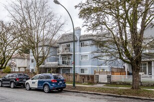 431 44th Av E in Vancouver, BC - Building Photo
