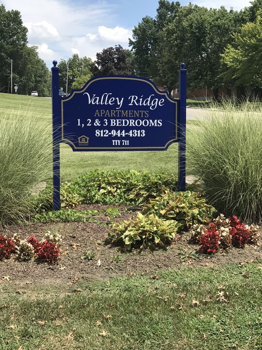 Valley Ridge Apartments in New Albany, IN - Foto de edificio