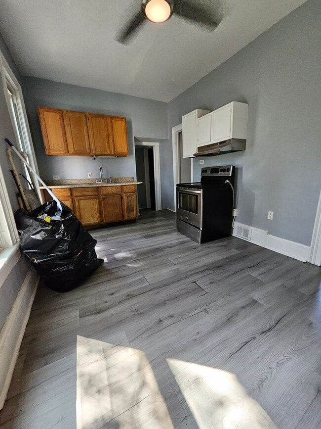 1704 Chestnut St in Erie, PA - Building Photo - Building Photo