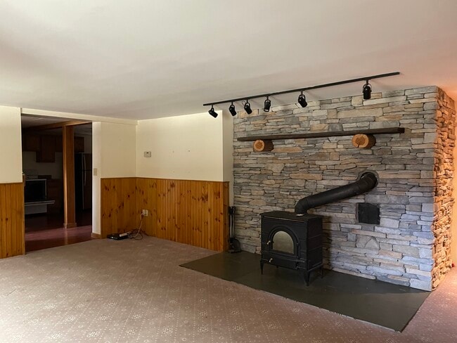 129 Clinton Corners Rd in Salt Point, NY - Building Photo - Building Photo