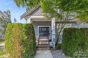 19405-19472 72 Ave in Surrey, BC - Building Photo