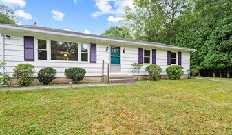 653 Deep River Rd in Colchester, CT - Building Photo