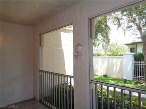 100 Siena Way in Naples, FL - Building Photo - Building Photo