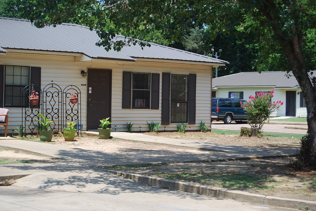 Woodbend Apartments in Uniontown, AL - Building Photo - Building Photo