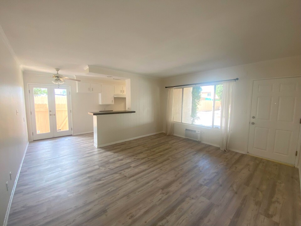 13556 Wyandotte St, Unit 2 in Van Nuys, CA - Building Photo