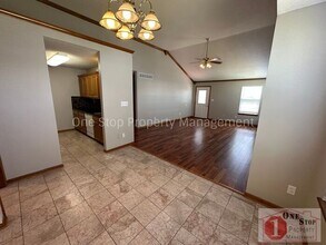 503 Andypaul Ct in Raymore, MO - Building Photo - Building Photo