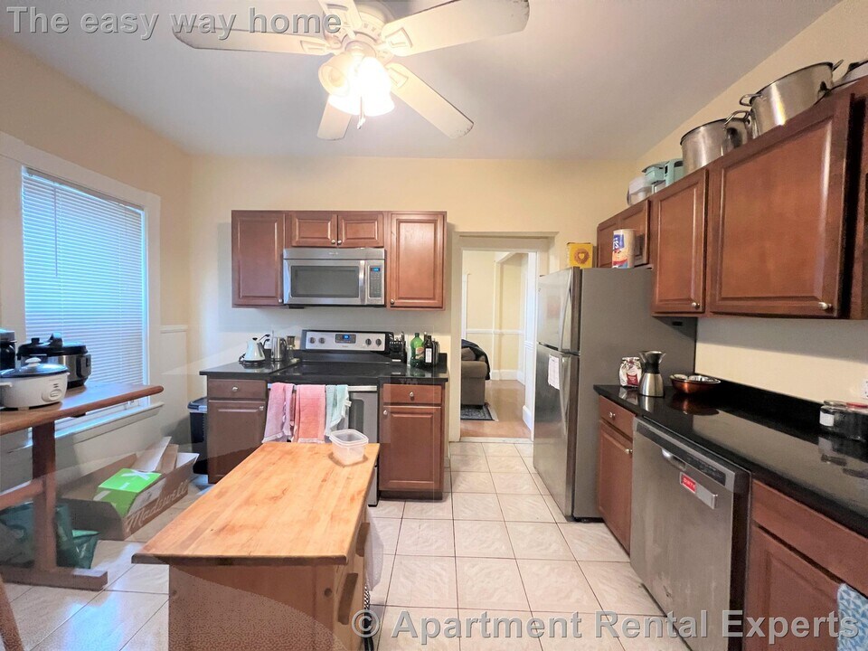 121 Liberty Rd, Unit 1 in Somerville, MA - Building Photo
