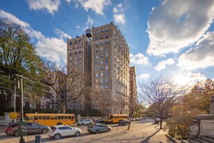 160 Riverside Dr in New York, NY - Building Photo