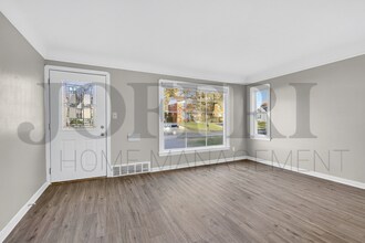 19410 Nitra Ave in Maple Heights, OH - Building Photo - Building Photo