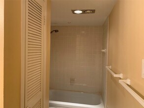 2230 S Piney Point Rd in Houston, TX - Building Photo - Building Photo