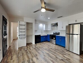 5106 Woodmeadow Dr in Garland, TX - Foto de edificio - Building Photo