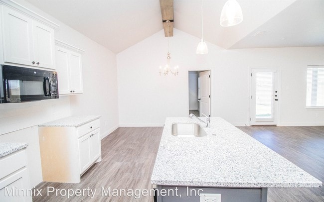 2013 102nd St in Lubbock, TX - Building Photo - Building Photo