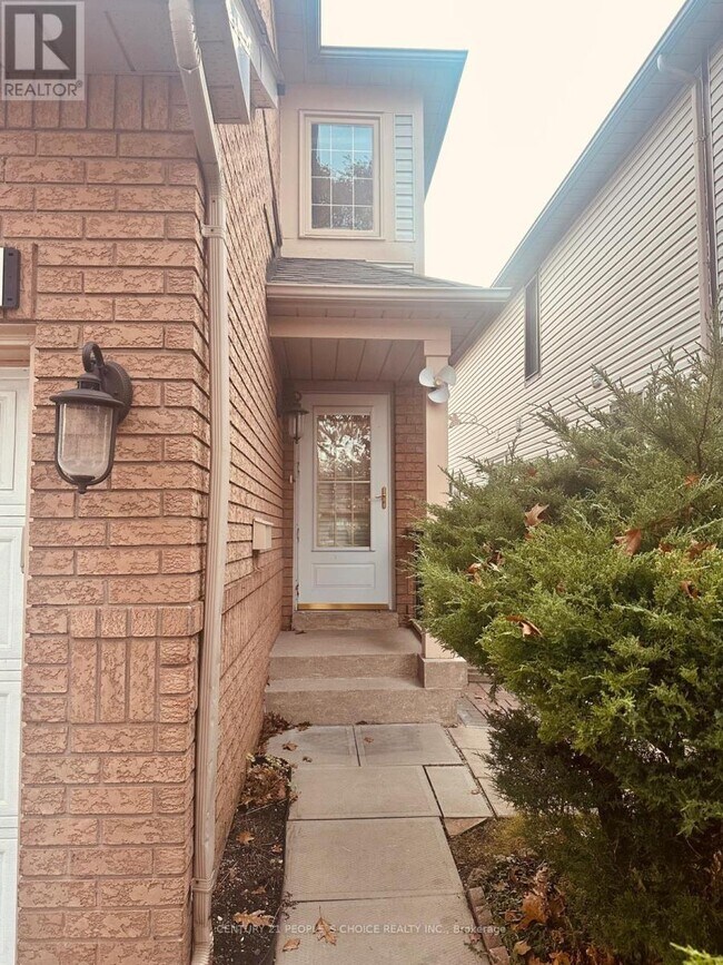 48 Yellow Brick Rd in Brampton, ON - Building Photo - Building Photo