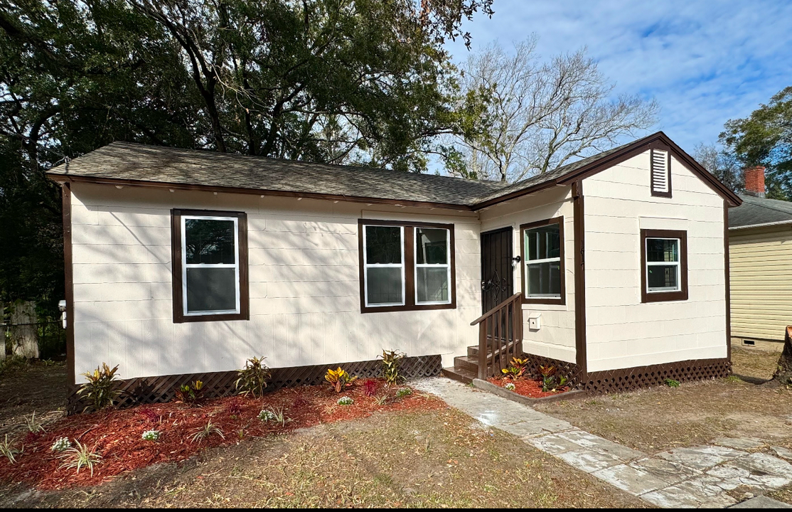 1617 E 16th St in Jacksonville, FL - Foto de edificio