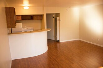 770 Sir Francis Drake Blvd in San Anselmo, CA - Building Photo - Building Photo