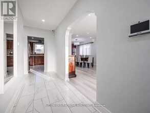17 Dorchester Dr in Toronto, ON - Building Photo - Building Photo