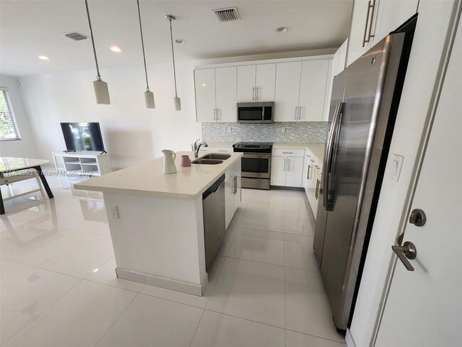 2630 NE 213th St in Miami, FL - Building Photo - Building Photo