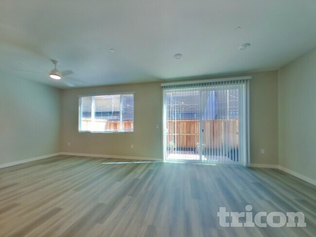 6 Adella Pl in Sacramento, CA - Building Photo - Building Photo