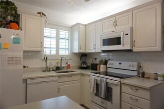 960 Benevento Ave, Unit 0 in Coral Gables, FL - Foto de edificio - Building Photo