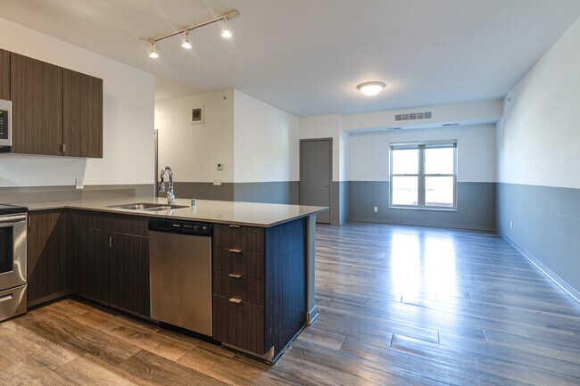 617 10th Avenue SE in Minneapolis, MN - Building Photo - Interior Photo