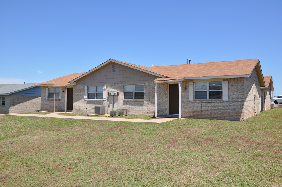 10 SW 69th St in Lawton, OK - Building Photo