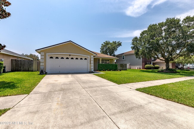 12098 Autumn Sunrise Dr in Jacksonville, FL - Building Photo - Building Photo