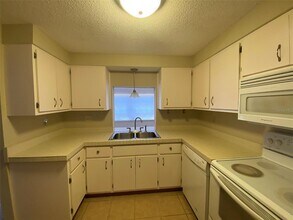 505 Fairview Ave NW in Port Charlotte, FL - Building Photo - Building Photo