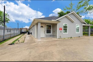 5038 Mallow St, Unit #A in Houston, TX - Building Photo