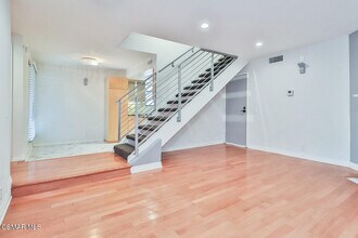 18411 Hatteras St in Los Angeles, CA - Building Photo - Building Photo