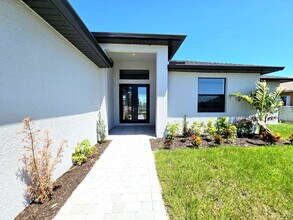 1717 NW 14th Ave in Cape Coral, FL - Building Photo - Building Photo